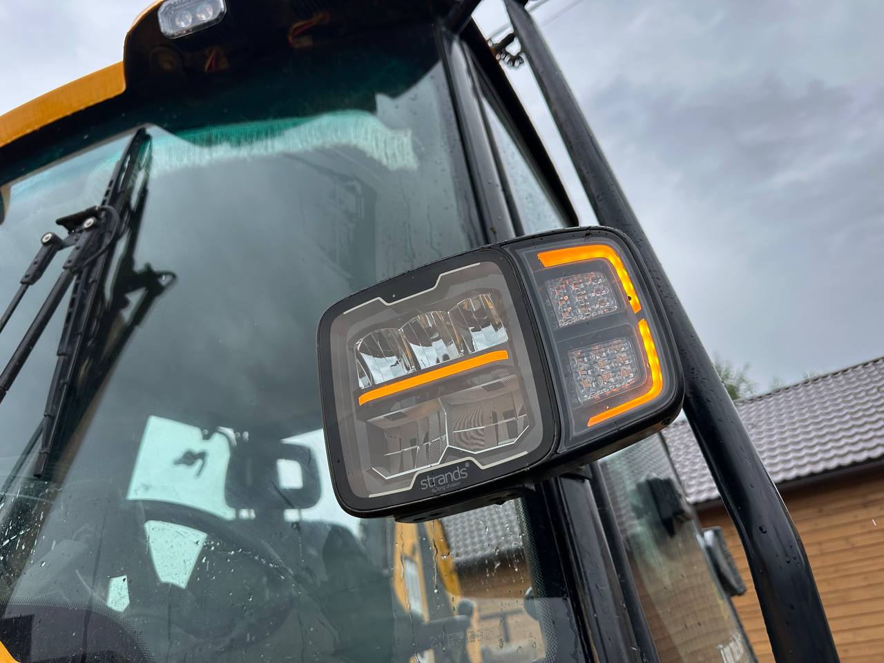 JCB_Денис_02 Трактор JCB с фарами Strands FOR9T No-Glare 31W