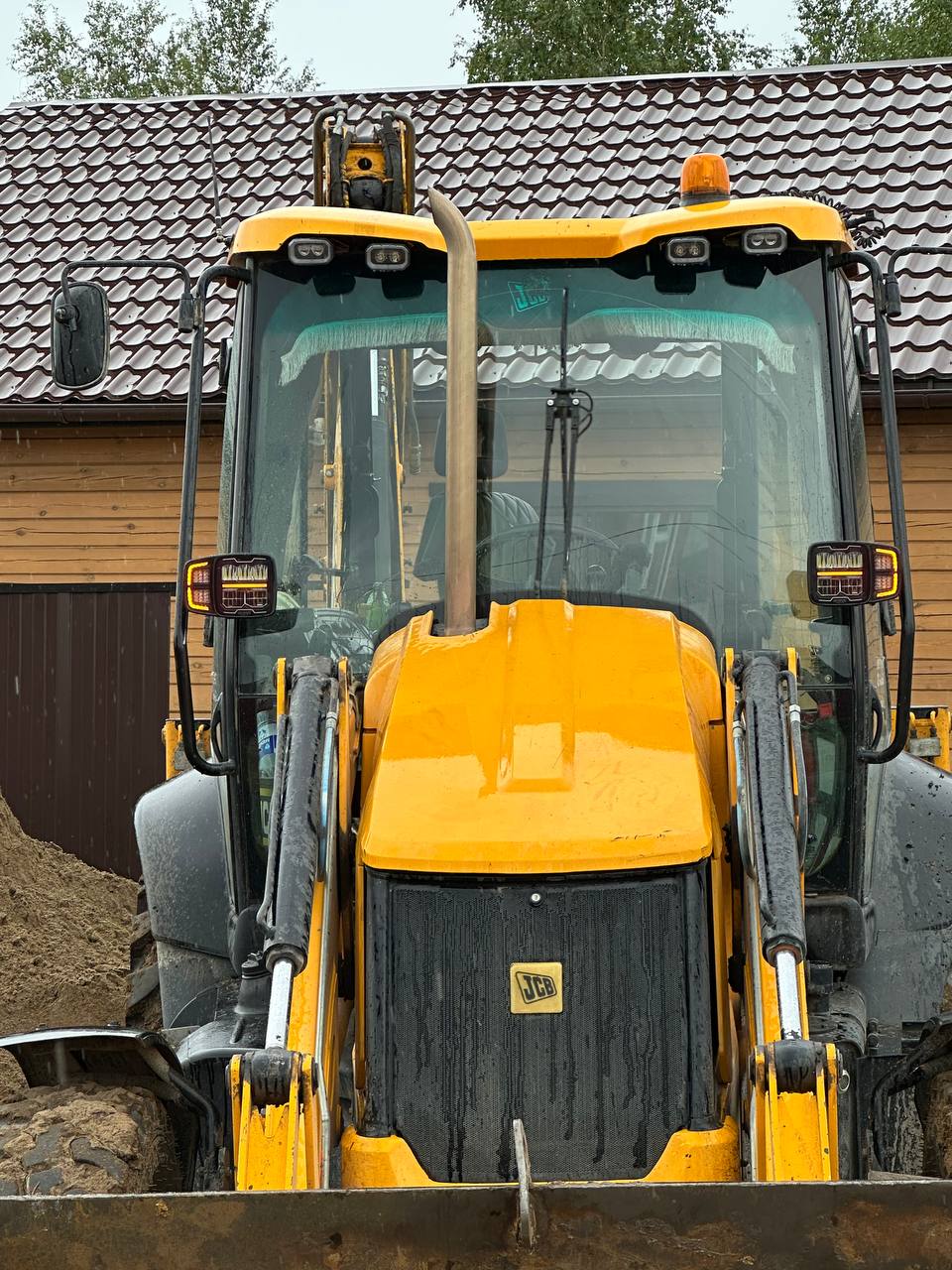 JCB_Денис_03 Трактор JCB со светотехникой Strands — фото 2