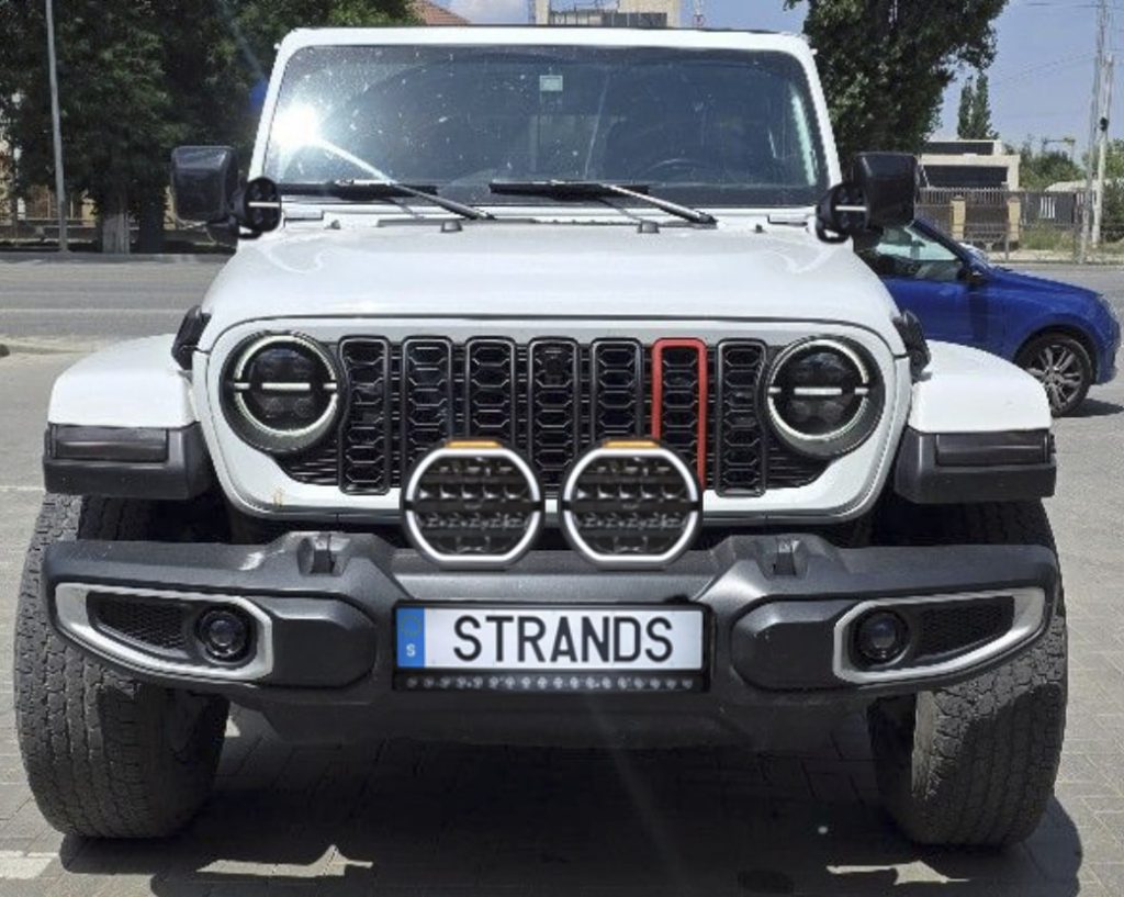 Jeep Wrangler — фонари Fury и балка Nuuk E-line