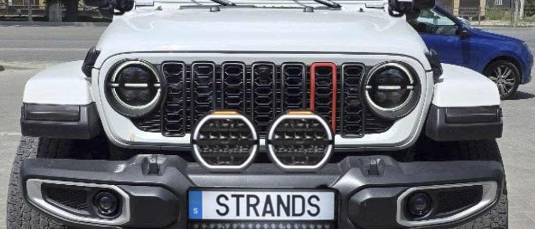 Jeep со светодиодной балкой Strands
