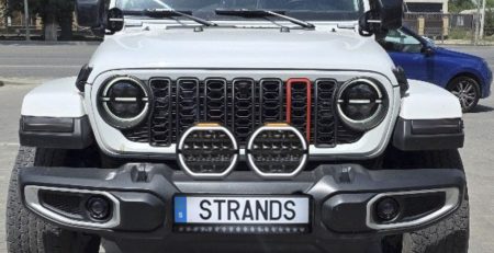 Jeep со светодиодной балкой Strands